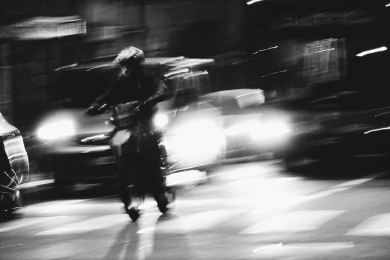 anzeige wegen illegalen straßenrennen​